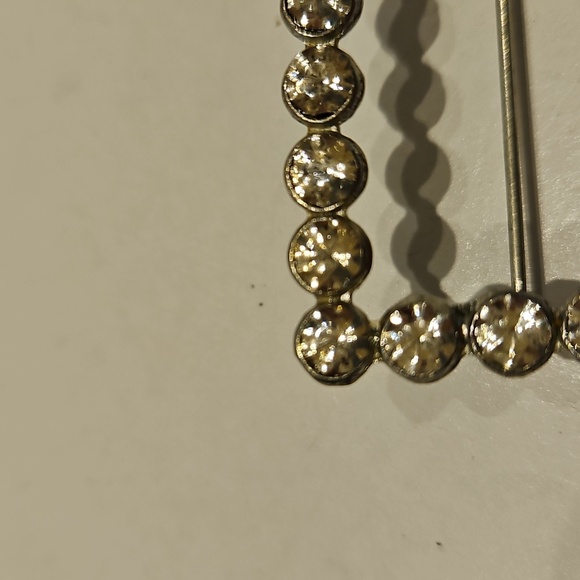 Vintage Rhinestone On Silvertone Regtangular Brooch - Picture 2 of 5